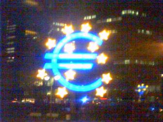 [Photo of giant illuminated euro sign in Frankfurt]